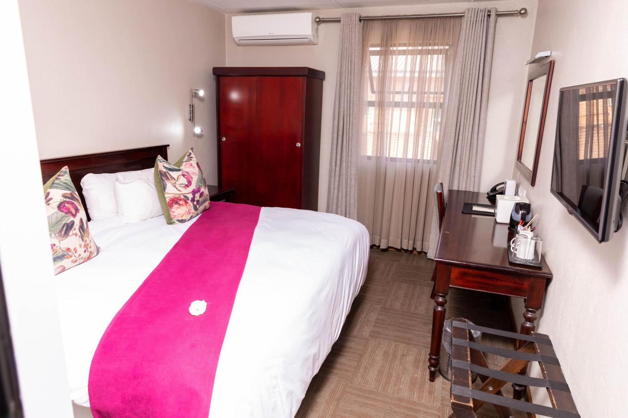 Hotel 247 @ ไวท์ริเวอร์ ภายนอก รูปภาพ