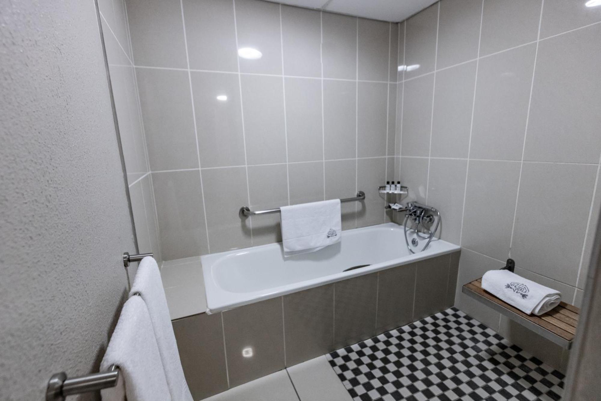 Hotel 247 @ ไวท์ริเวอร์ ภายนอก รูปภาพ