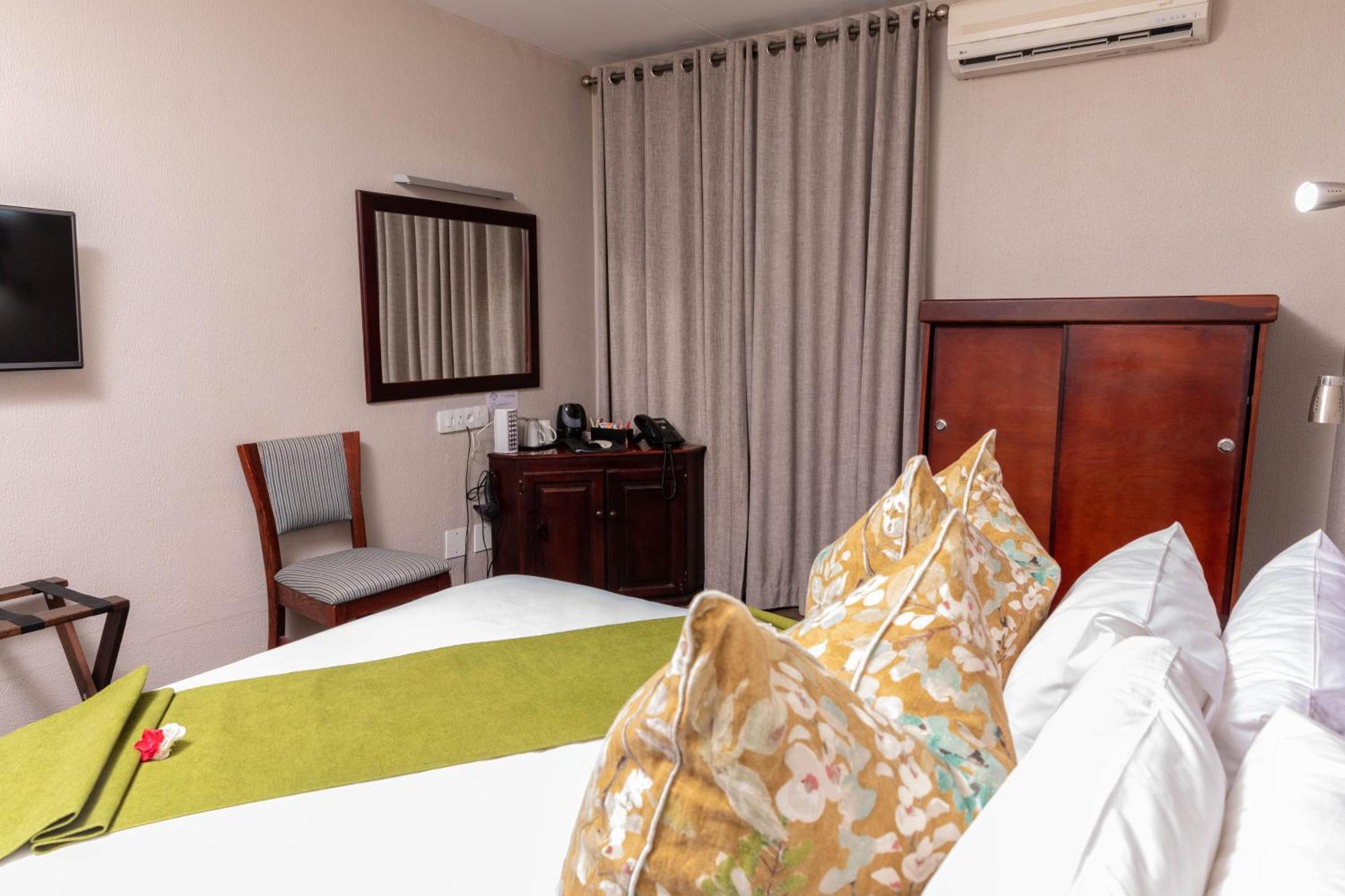 Hotel 247 @ ไวท์ริเวอร์ ภายนอก รูปภาพ