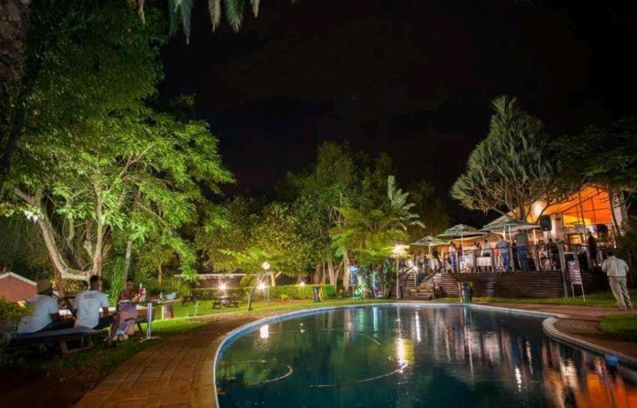 Hotel 247 @ ไวท์ริเวอร์ ภายนอก รูปภาพ